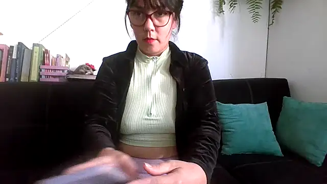 Snapshot of Tiramisu89 chatting on February 3, 9:53 pm Tiramisu89 online show from February 3, 9:53 pm