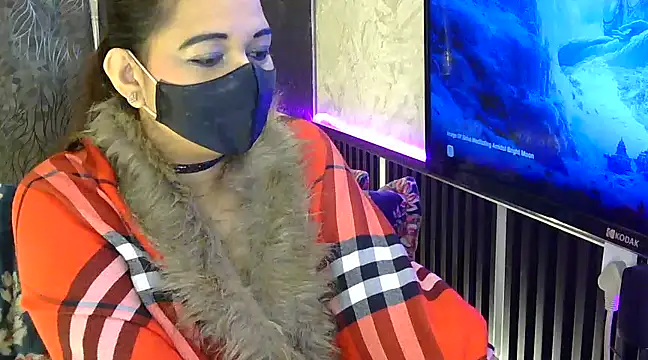 fabdemira online show from January 6, 7:45 pm