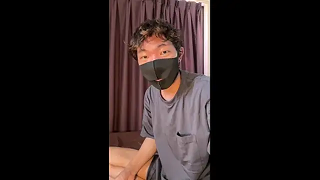 Snapshot of UKI06 chatting on August 10, 6:17 am UKI06 online show from August 10, 6:17 am