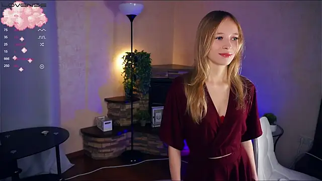 Snapshot of LynetBurby chatting on December 10, 7:32 pm LynetBurby online show from December 10, 7:32 pm