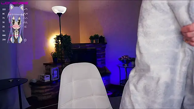 Snapshot of LynetBurby chatting on December 16, 11:18 pm LynetBurby online show from December 16, 11:18 pm