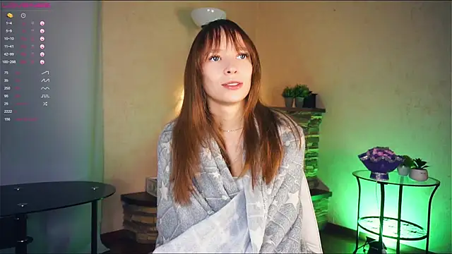 Snapshot of LynetBurby chatting on January 6, 1:53 am LynetBurby online show from January 6, 1:53 am