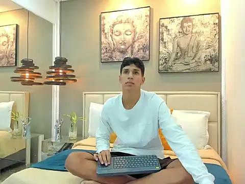 kieran derek online show from October 29, 3:31 am