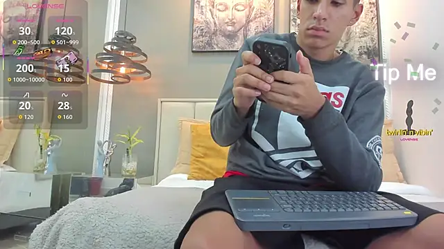 kieran derek online show from November 18, 3:34 am