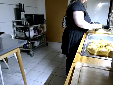 MarthaBriest online show from November 27, 6:48 am