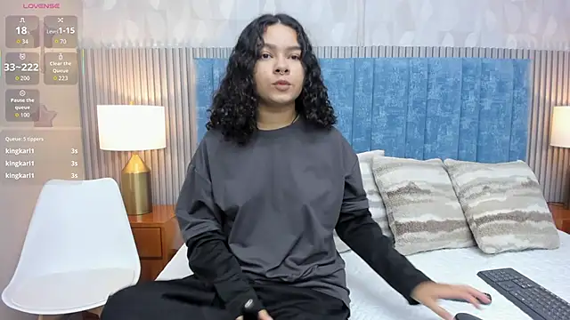 pretty sunlight  online show from January 18, 1:53 am