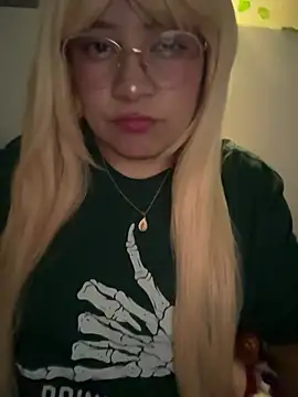 Snapshot of m0ondolly chatting on July 3, 6:42 am m0ondolly online show from July 3, 6:42 am