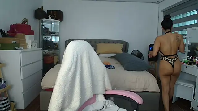 aya saki online show from December 1, 8:52 am