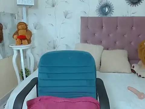 madisson smalltits online show from January 28, 12:32 pm