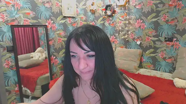 Snapshot of SusanLaNice chatting on December 11, 1:58 am SusanLaNice online show from December 11, 1:58 am