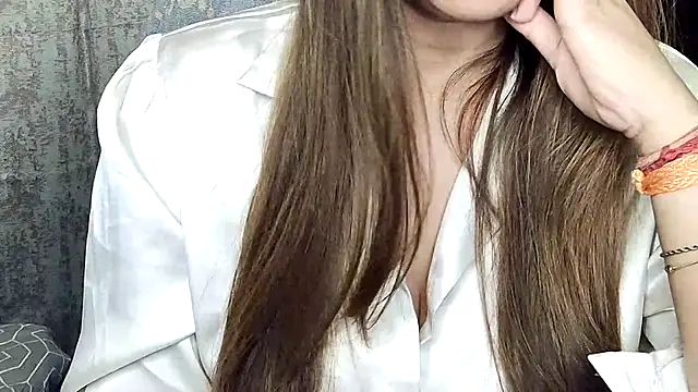 Snapshot of MIss-Naina chatting on June 19, 8:23 pm MIss-Naina online show from June 19, 8:23 pm