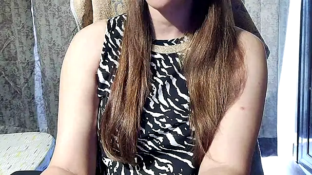 Snapshot of MIss-Naina chatting on July 21, 9:44 am MIss-Naina online show from July 21, 9:44 am