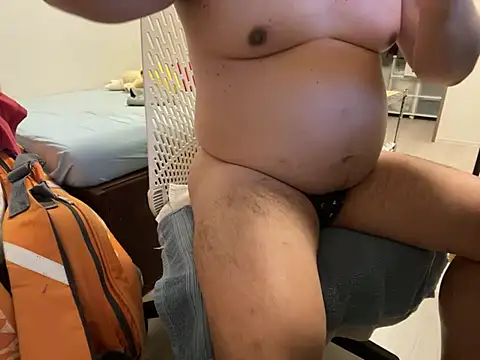 Snapshot of loinclothgay chatting on January 6, 6:25 am loinclothgay online show from January 6, 6:25 am