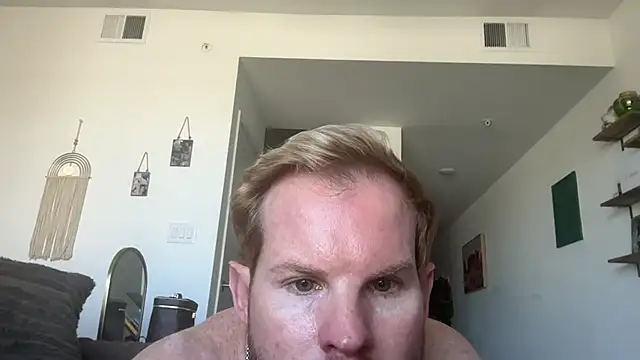 Snapshot of crossfitterguy87 chatting on February 16, 6:04 pm crossfitterguy87 online show from February 16, 6:04 pm