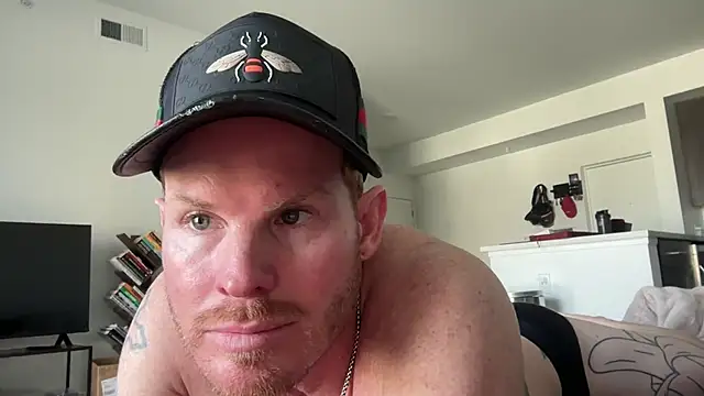 Snapshot of crossfitterguy87 chatting on March 1, 8:33 pm crossfitterguy87 online show from March 1, 8:33 pm