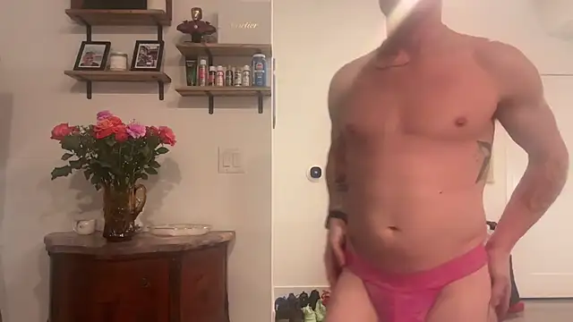 Snapshot of crossfitterguy87 chatting on March 23, 1:42 am crossfitterguy87 online show from March 23, 1:42 am