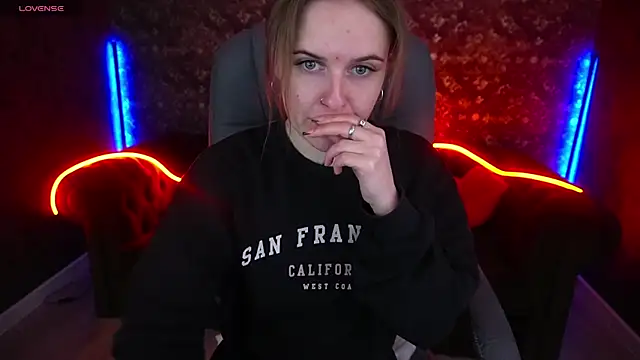 MaribelRiverr  online show from March 23, 6:16 am