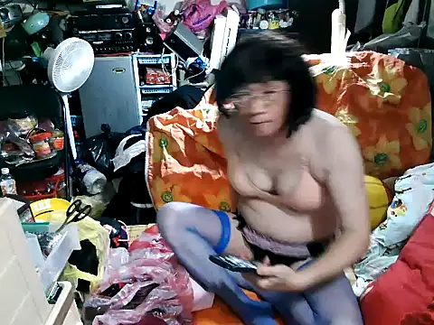 Snapshot of jamescheng27390 chatting on April 8, 10:59 am jamescheng27390 online show from April 8, 10:59 am