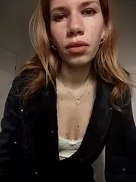 EvaRush online show from October 4, 5:22 pm