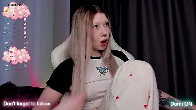 Snapshot of takeyourmolly chatting on March 13, 7:26 am takeyourmolly online show from March 13, 7:26 am