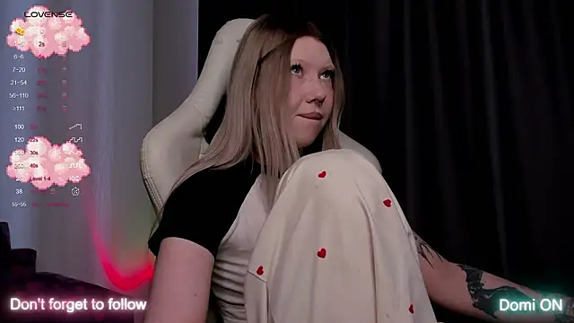 Snapshot of takeyourmolly chatting on March 14, 8:09 am takeyourmolly online show from March 14, 8:09 am