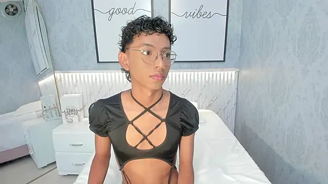 Angel  sweet18 online show from February 13, 9:11 pm