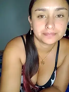 Snapshot of sariitha_sw chatting on February 18, 2:16 am sariitha sw online show from February 18, 2:16 am