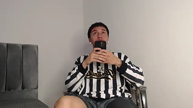 alex-lover online show from November 11, 2:11 am