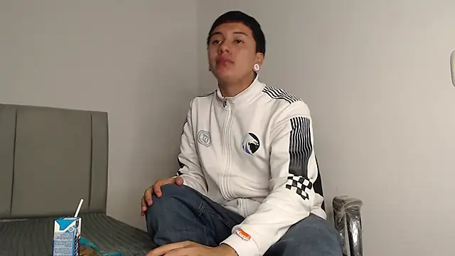 alex-lover online show from March 10, 4:17 am