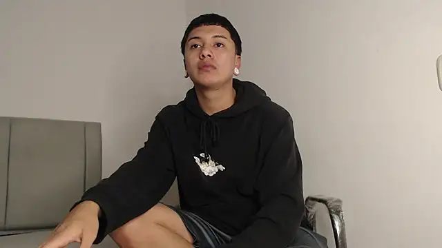 alex-lover online show from April 15, 3:46 am