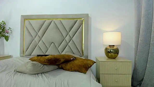 emily queen2 online show from April 16, 9:39 pm