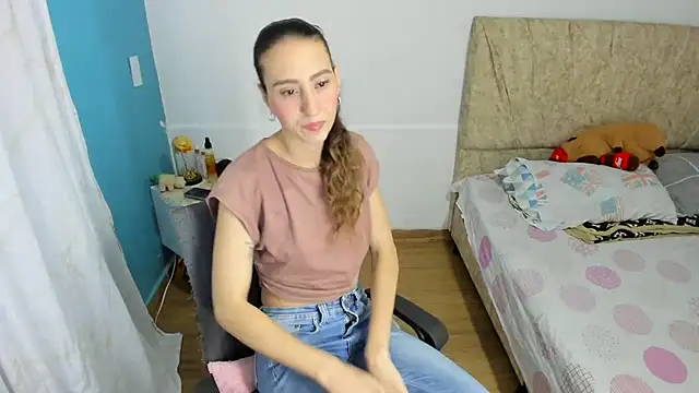 RachelJones  online show from April 10, 4:17 am