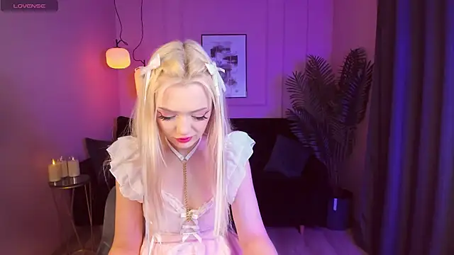 Snapshot of EmilyAir chatting on January 25, 11:11 pm EmilyAir online show from January 25, 11:11 pm