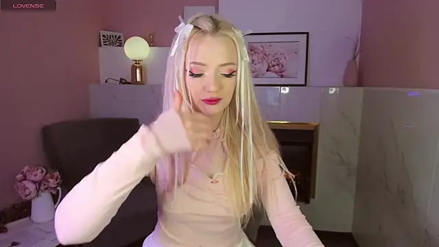 Snapshot of EmilyAir chatting on February 9, 1:11 am EmilyAir online show from February 9, 1:11 am