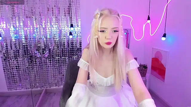 Snapshot of EmilyAir chatting on February 20, 5:29 pm EmilyAir online show from February 20, 5:29 pm