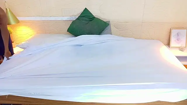 Chocolatte bar online show from March 19, 1:40 pm