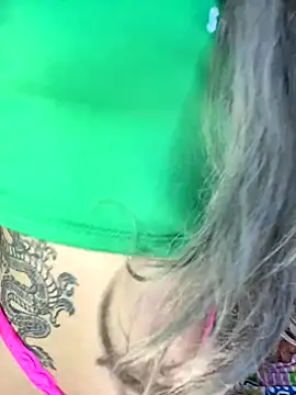 Snapshot of lunaapppp chatting on December 14, 2:50 am lunaapppp online show from December 14, 2:50 am