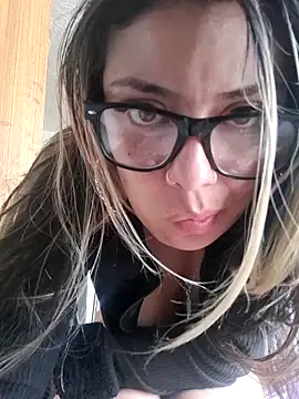 Snapshot of Sweel_Leyva18 chatting on May 25, 10:05 pm Sweel Leyva18 online show from May 25, 10:05 pm