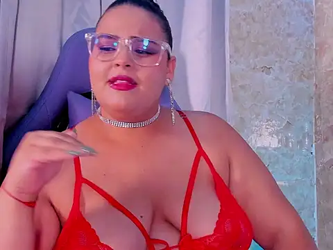 juli 2tyes online show from November 18, 3:56 am