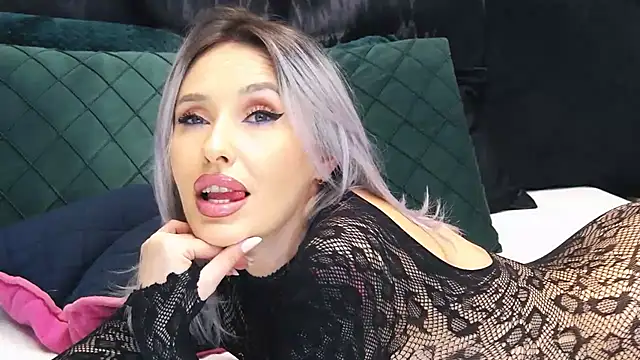 IssaSmith online show from February 9, 11:14 am