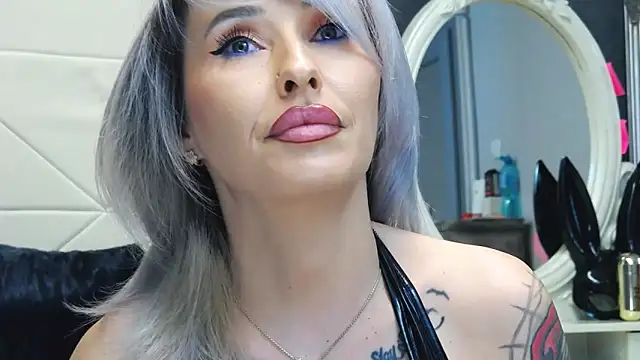 IssaSmith online show from February 22, 11:24 am