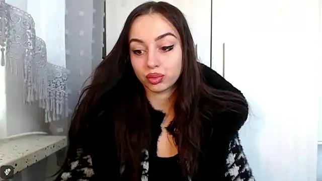 courtneyPerfect online show from April 18, 7:12 am