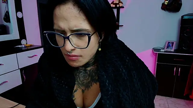 TinnaDawsom online show from January 22, 5:16 am