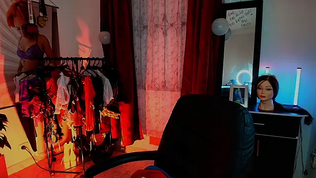 TinnaDawsom online show from November 28, 12:13 am