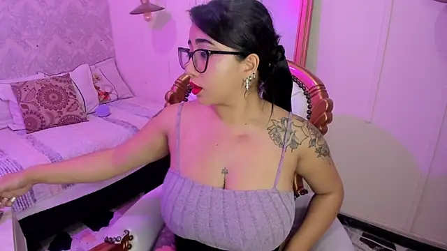 Snapshot of Sexy_cristall_ chatting on March 2, 12:20 am Sexy cristall online show from March 2, 12:20 am
