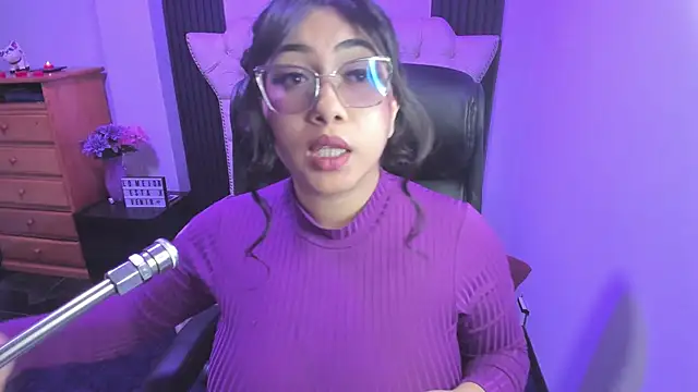 Snapshot of Sexy_cristall_ chatting on February 2, 7:01 pm Sexy cristall online show from February 2, 7:01 pm