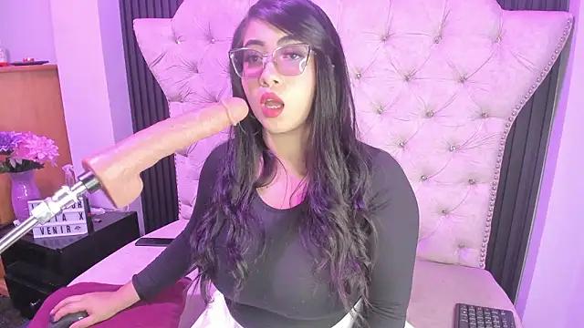 Snapshot of Sexy_cristall_ chatting on February 9, 7:29 pm Sexy cristall online show from February 9, 7:29 pm