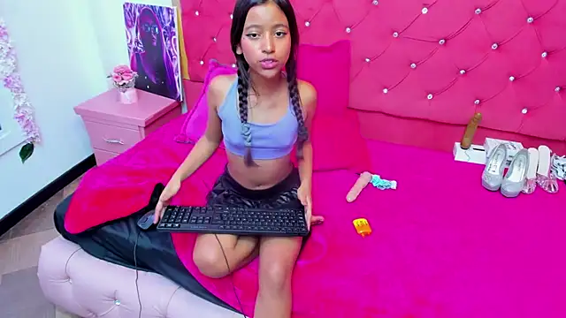 Snapshot of SamaraPrice69 chatting on January 16, 9:51 pm SamaraPrice69 online show from January 16, 9:51 pm