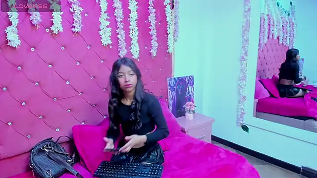 Snapshot of SamaraPrice69 chatting on January 25, 6:35 pm SamaraPrice69 online show from January 25, 6:35 pm