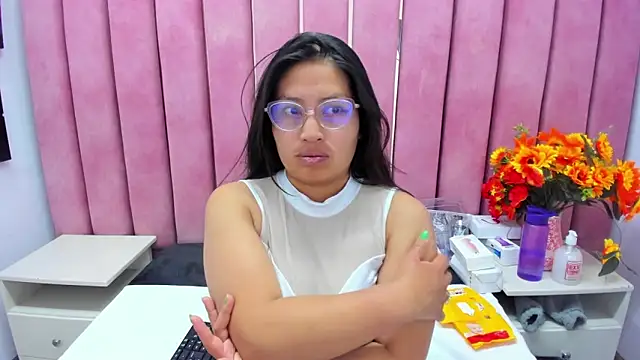 Miaa Smiith  online show from October 26, 3:56 am